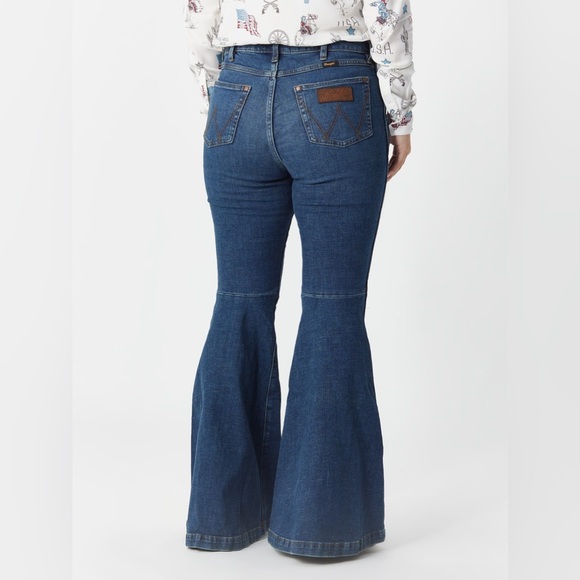 Wrangler Retro The Green Jean High-Rise Flare Trousers - Picture 6 of 7